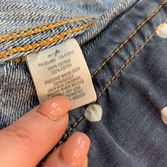 American Eagle Distressed Jean Vest - Picture 8 of 12